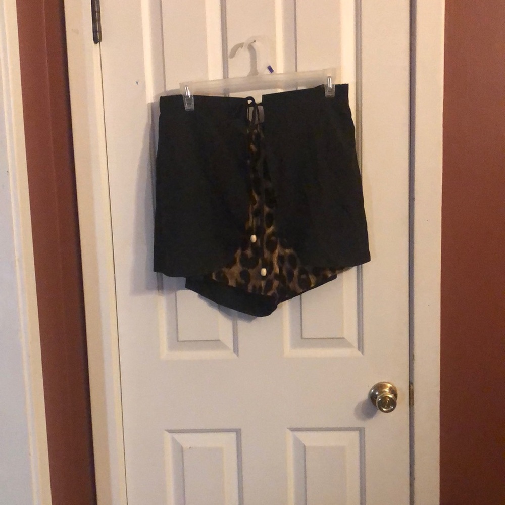 Women's Black Skort/Short With Leopard Print     🤎 ⭐️PRE LOVED